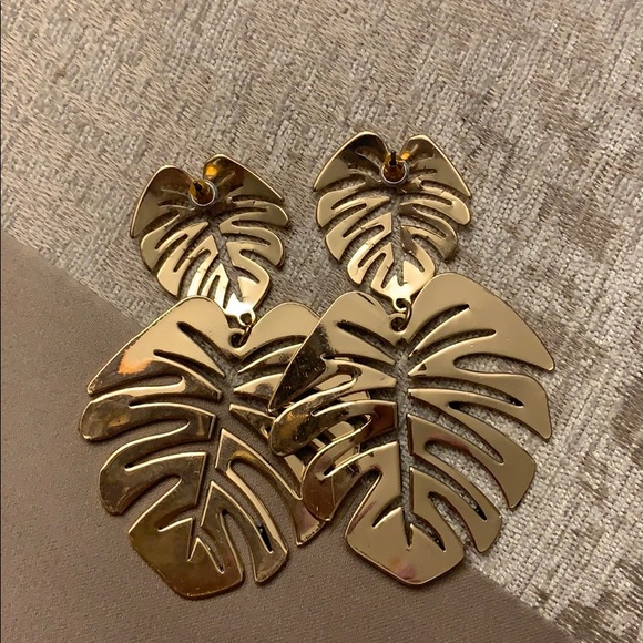 Monstera Drop Earrings - Picture 3 of 3